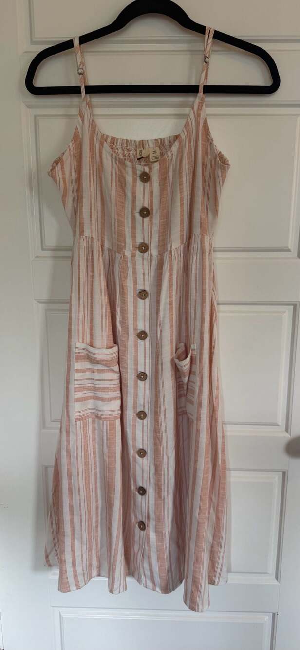 Roxy Peach Striped Smocked Midi Dress Size Medium Spaghetti Strap Pockets Button